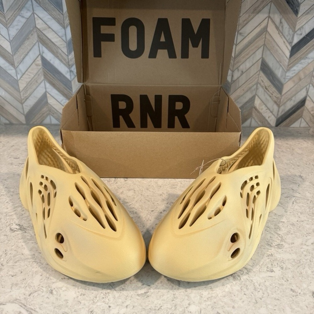 ADIDAS YEEZY FOAM RNNR "DESERT SAND"